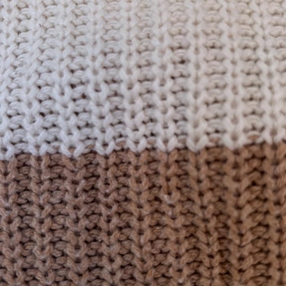 sweater - Picture 4 of 4